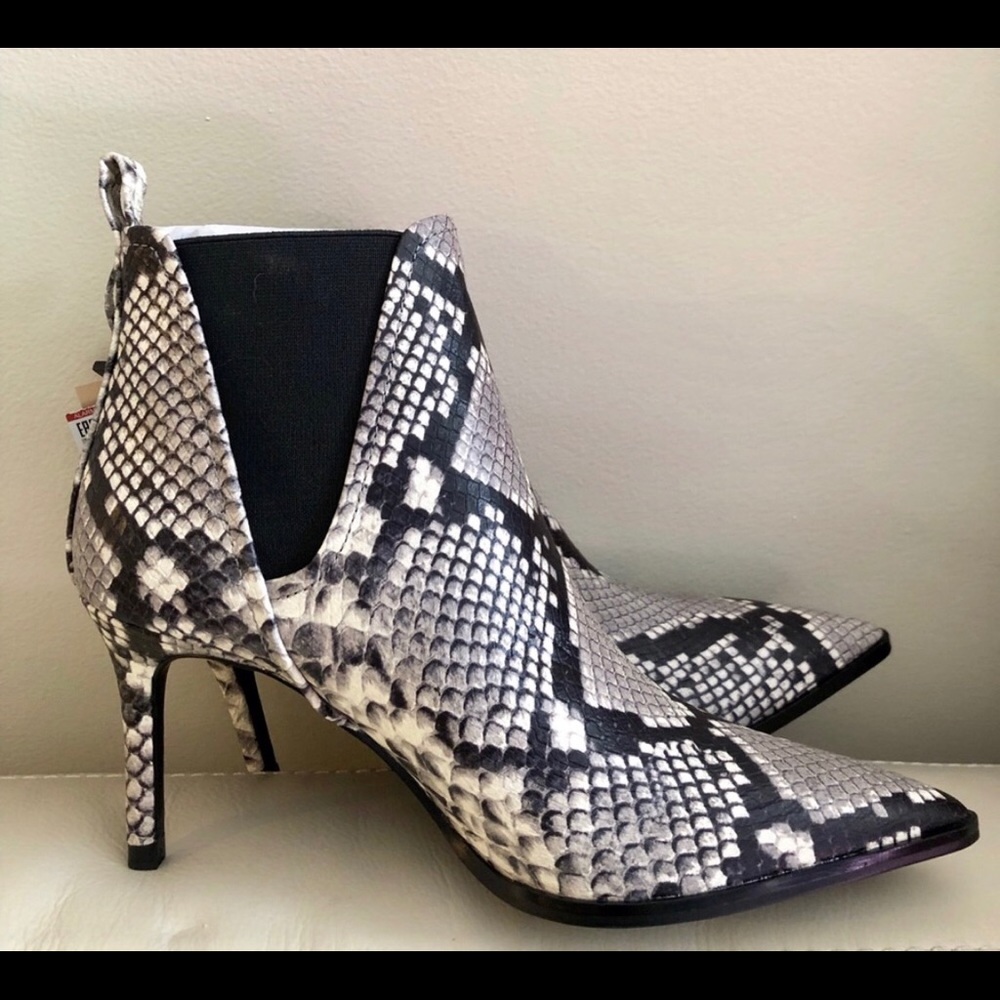 NWT ZARA Snakeskin print leather ankle booties